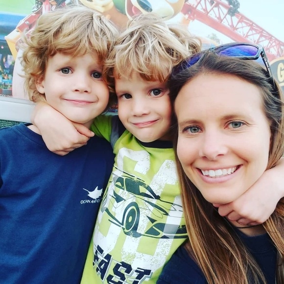 Meet your Posher, Jennifer - Picture 3 of 3